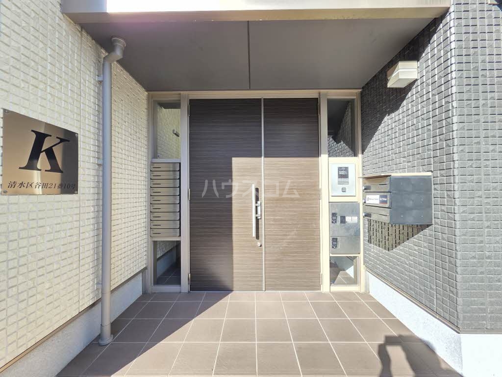 16/16 エントランス