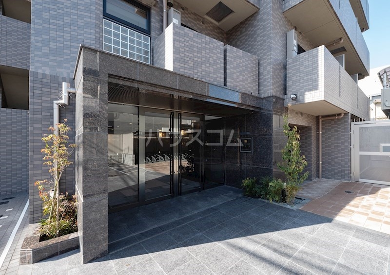 15/23 エントランス