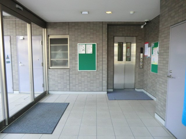 21/29 エントランス