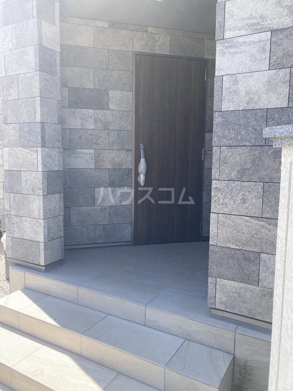 13/19 エントランス