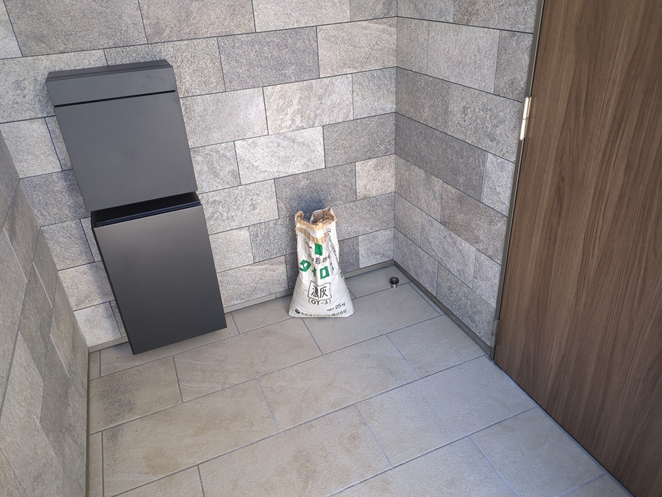 24/30 エントランス