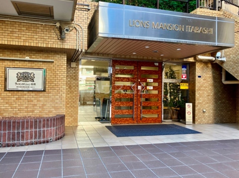 21/30 エントランス