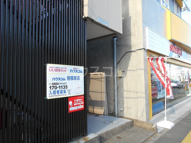 27/30 エントランス