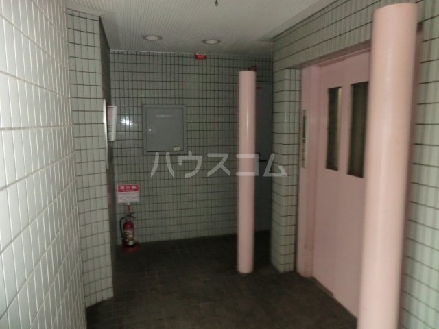 16/19 エントランス