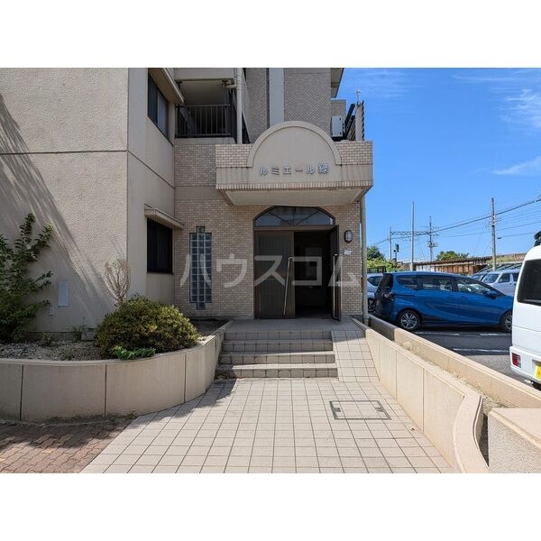 15/23 エントランス