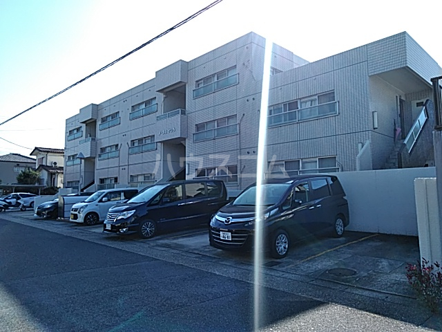 28/30 駐車場