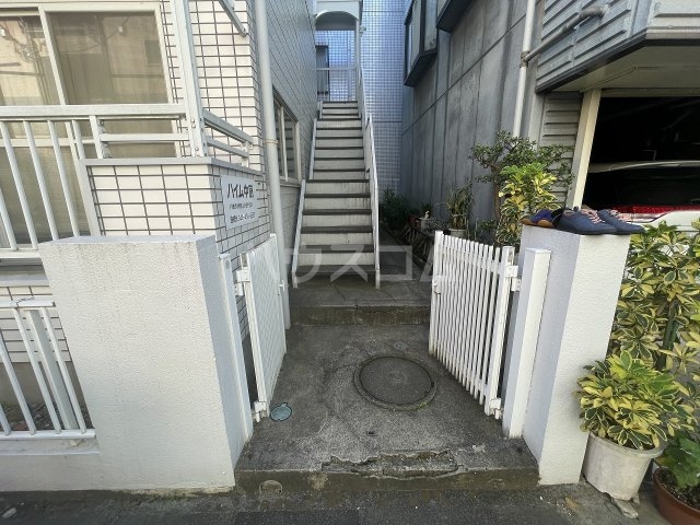 21/30 エントランス