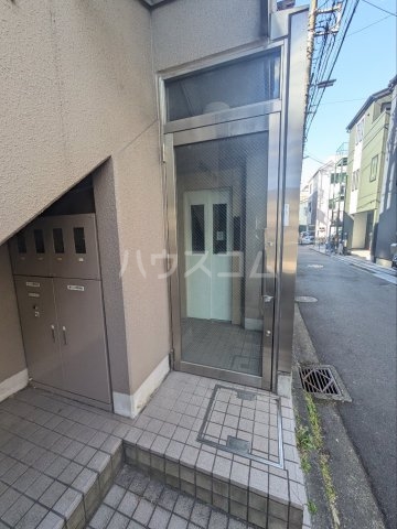 26/30 エントランス