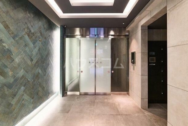 16/26 エントランス