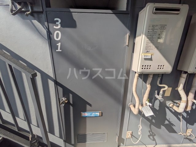 23/30 エントランス