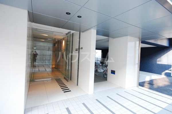 28/30 エントランス