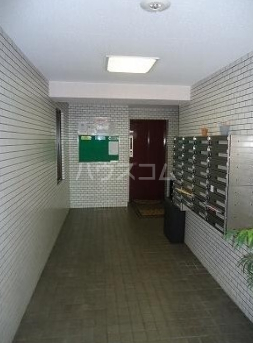 16/17 エントランス