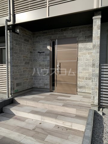 20/23 エントランス