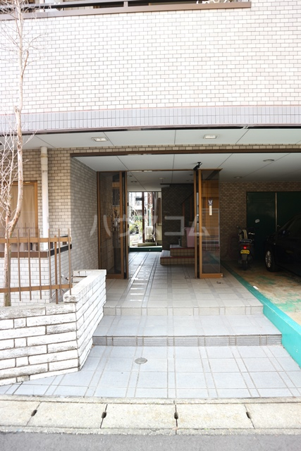 28/30 エントランス