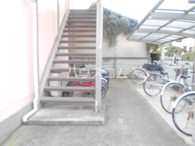 13/18 エントランス