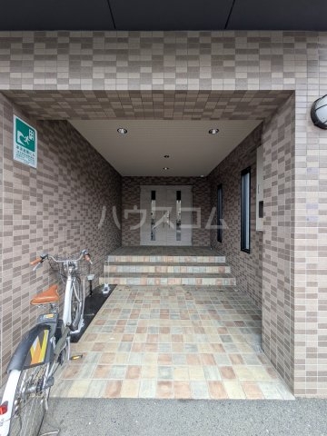 23/30 エントランス