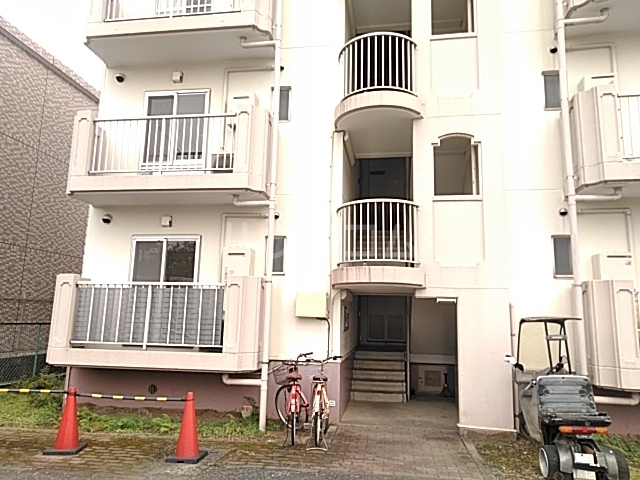 27/30 エントランス