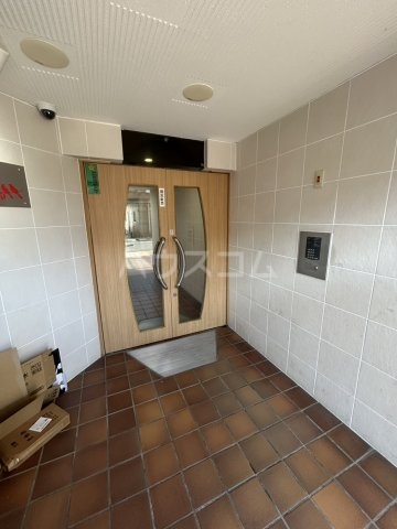 28/30 エントランス