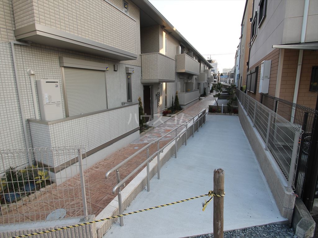 25/30 エントランス