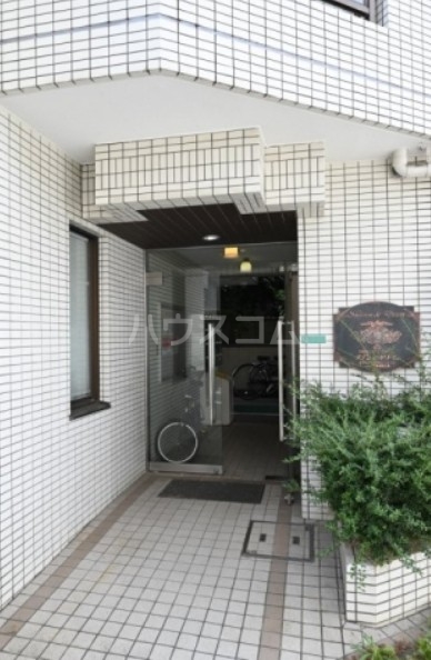 25/30 エントランス