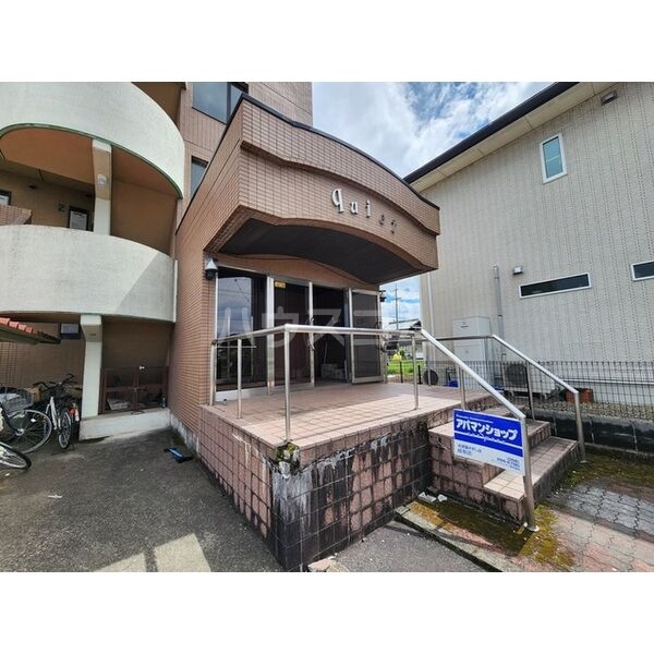 14/18 エントランス