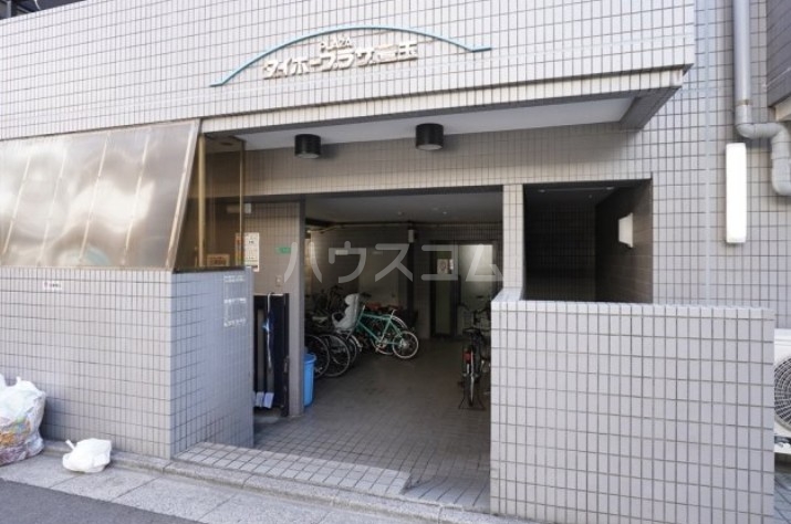 23/25 エントランス