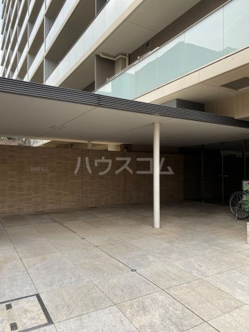 23/30 エントランス