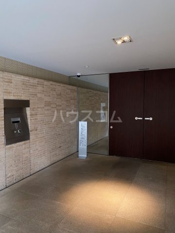 24/30 エントランス