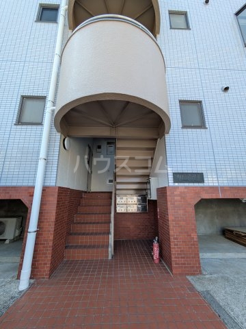 21/25 エントランス