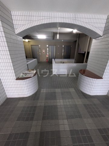 28/30 エントランス