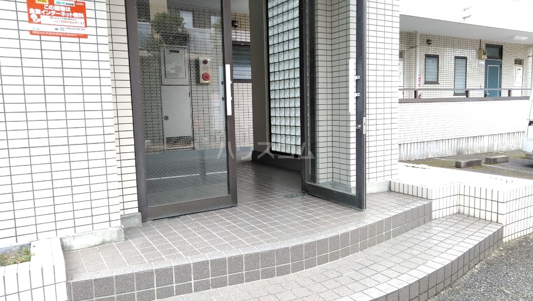 21/30 エントランス