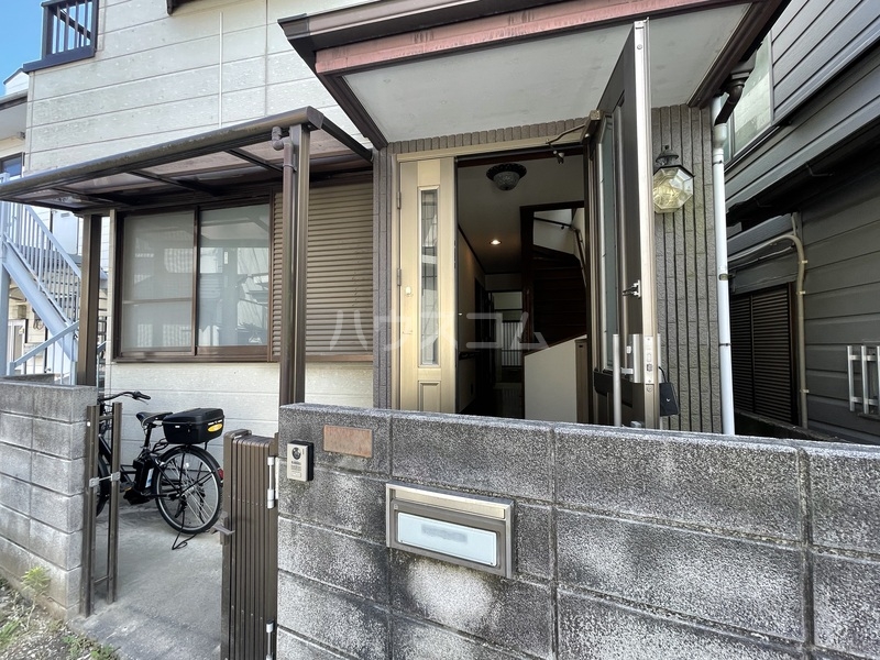 21/30 エントランス