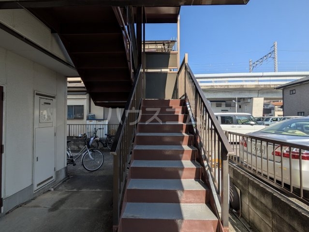 28/30 エントランス