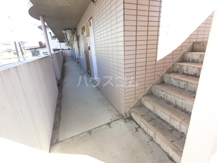 19/23 エントランス