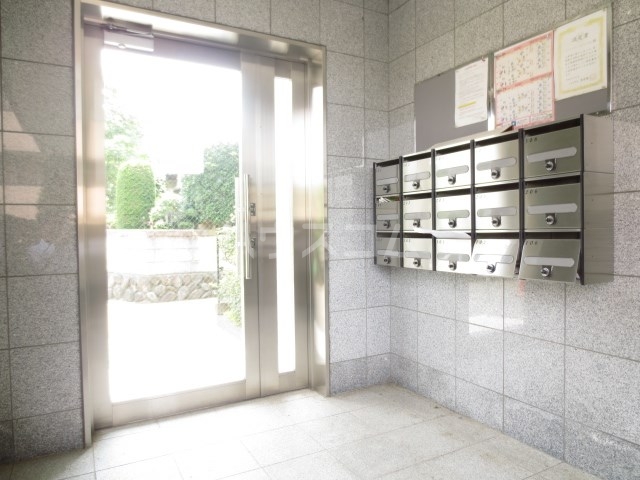 16/25 エントランス