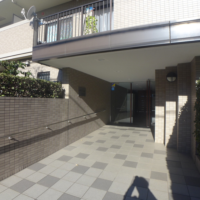 28/30 エントランス