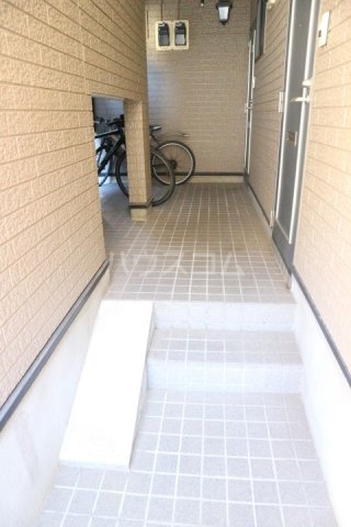 19/23 エントランス