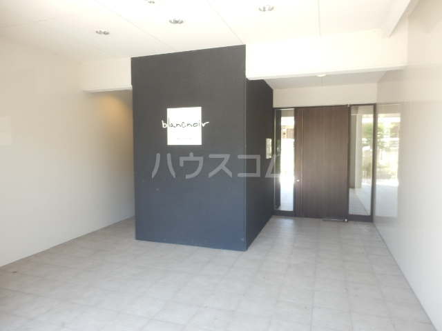 21/30 エントランス