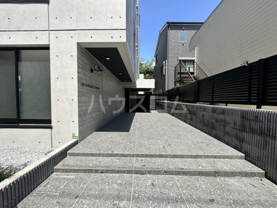 13/15 エントランス