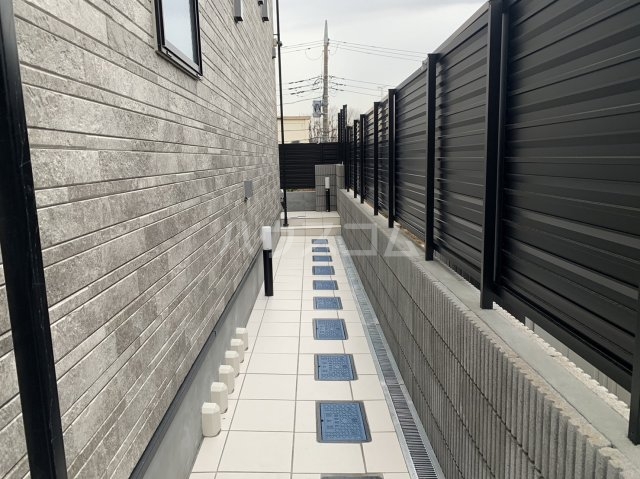 23/29 エントランス