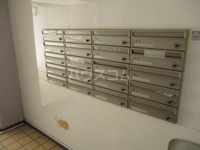 26/30 エントランス