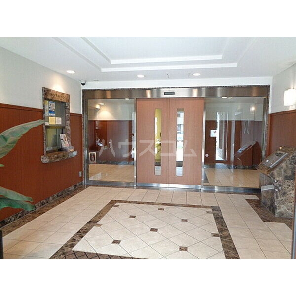 13/20 エントランス