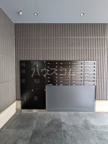 23/30 エントランス