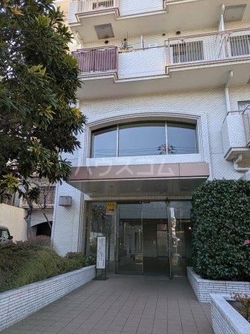 26/28 エントランス