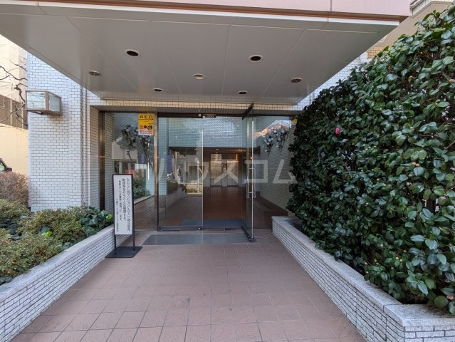 27/28 エントランス