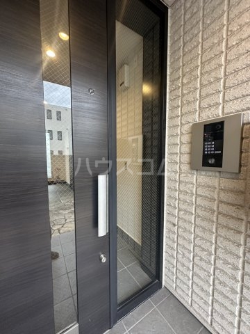 28/30 エントランス