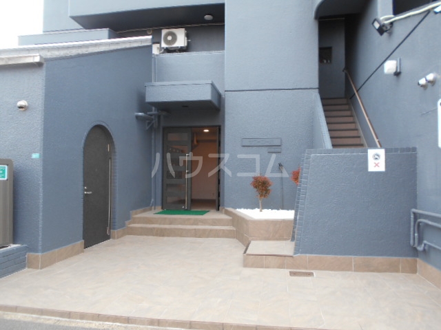 18/25 エントランス