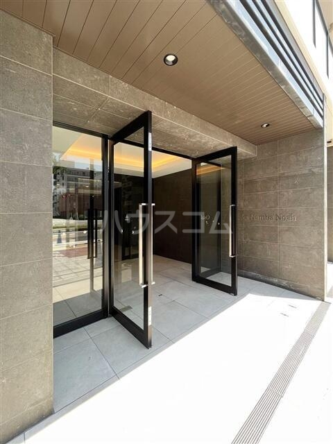 21/27 エントランス