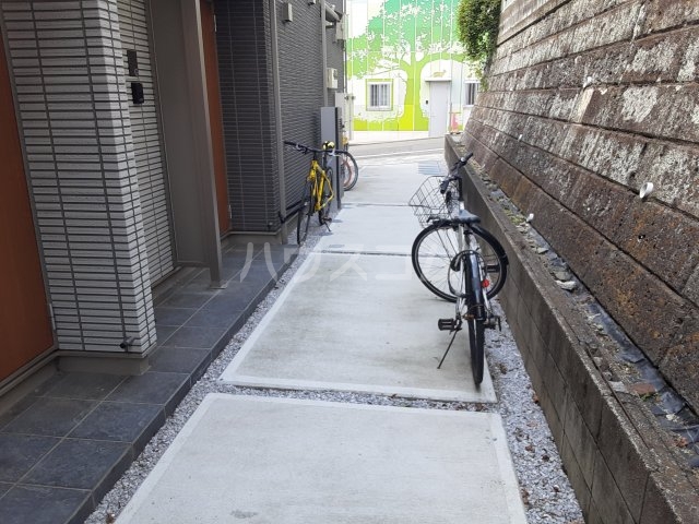 18/20 エントランス