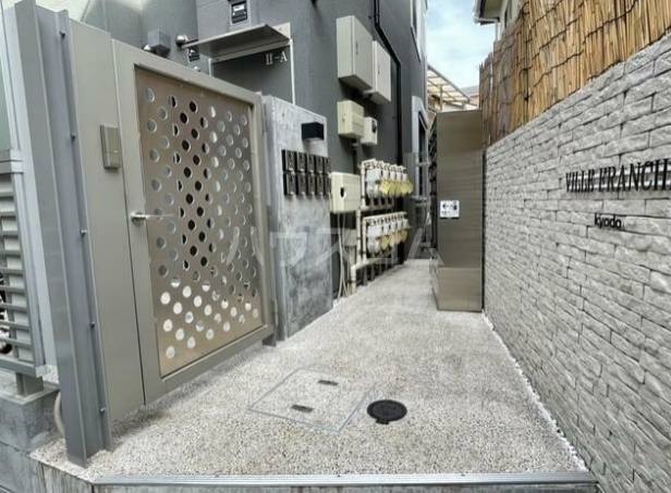 14/23 エントランス